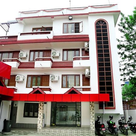 Oyo 104 Hotel Baltic Inn Kathmandu Buitenkant foto