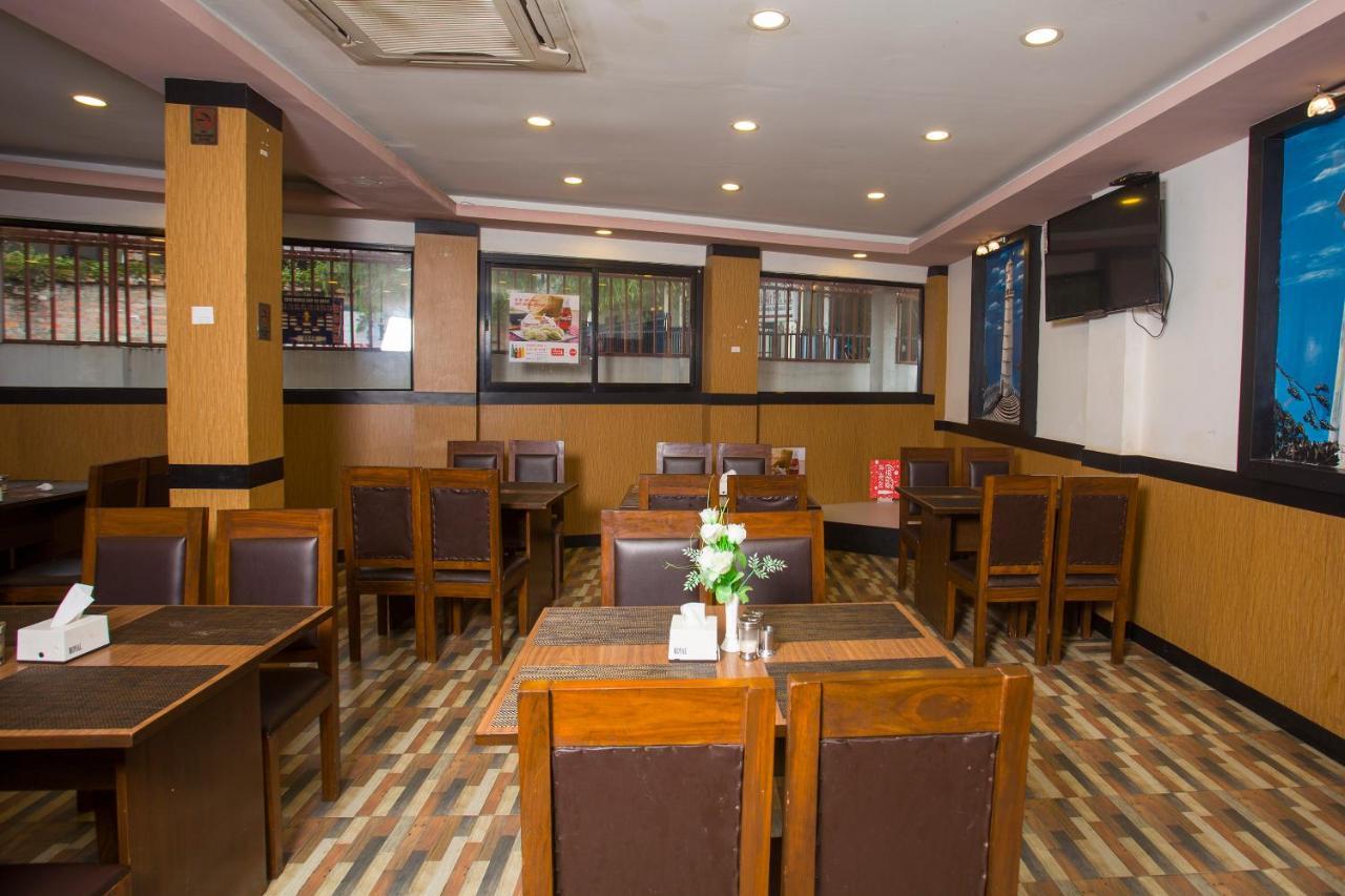 Oyo 104 Hotel Baltic Inn Kathmandu Buitenkant foto