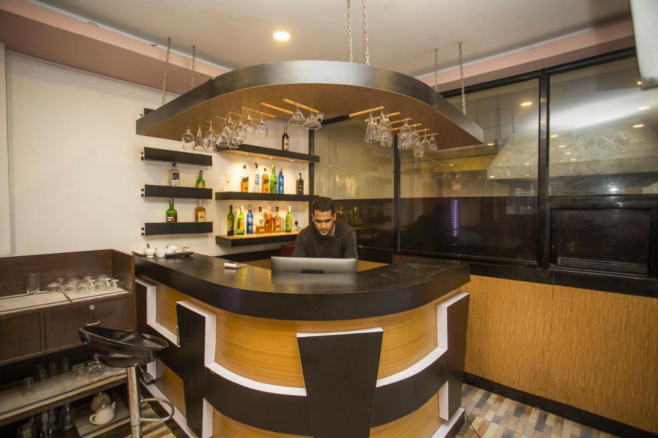 Oyo 104 Hotel Baltic Inn Kathmandu Buitenkant foto